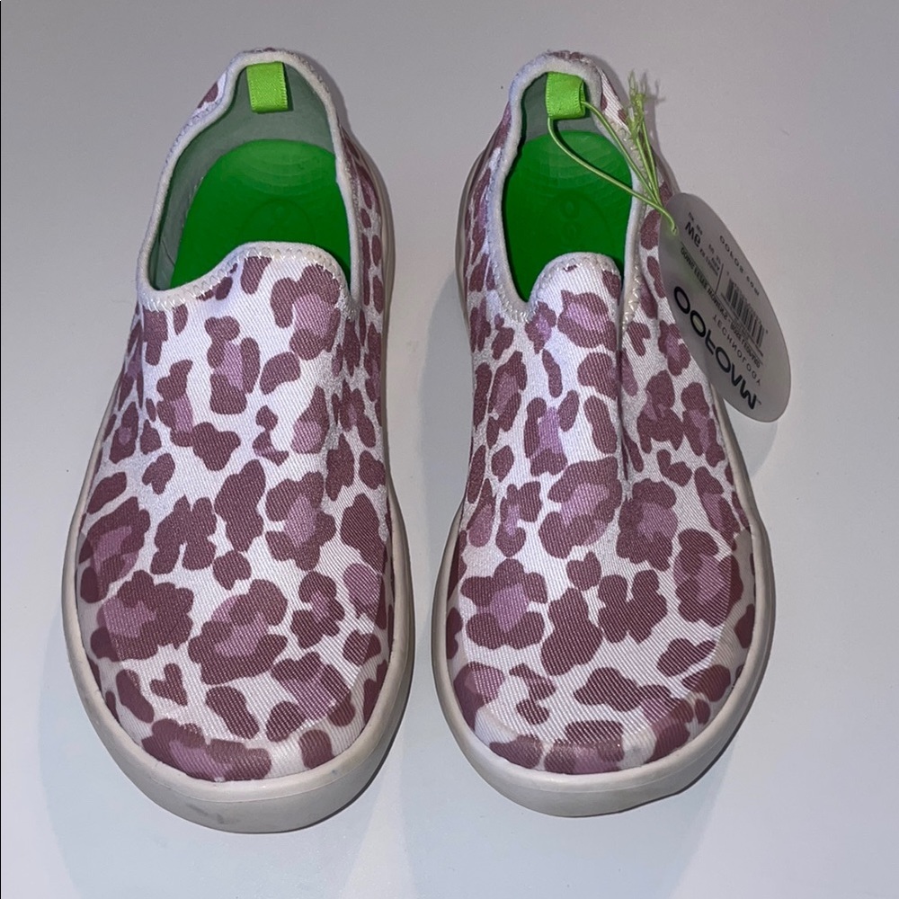 NWT OOFOS Women's Pink Leopard Slip-On Shoes